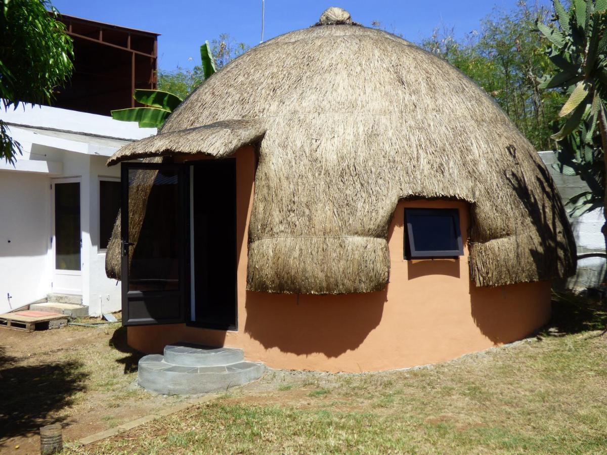 Cazhibiscus Bed & Breakfast Trou aux Biches Exterior photo