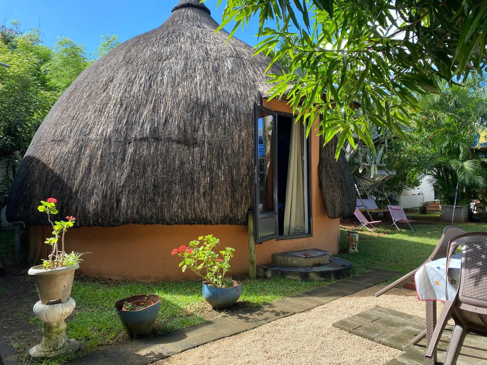 Cazhibiscus Bed & Breakfast Trou aux Biches Exterior photo
