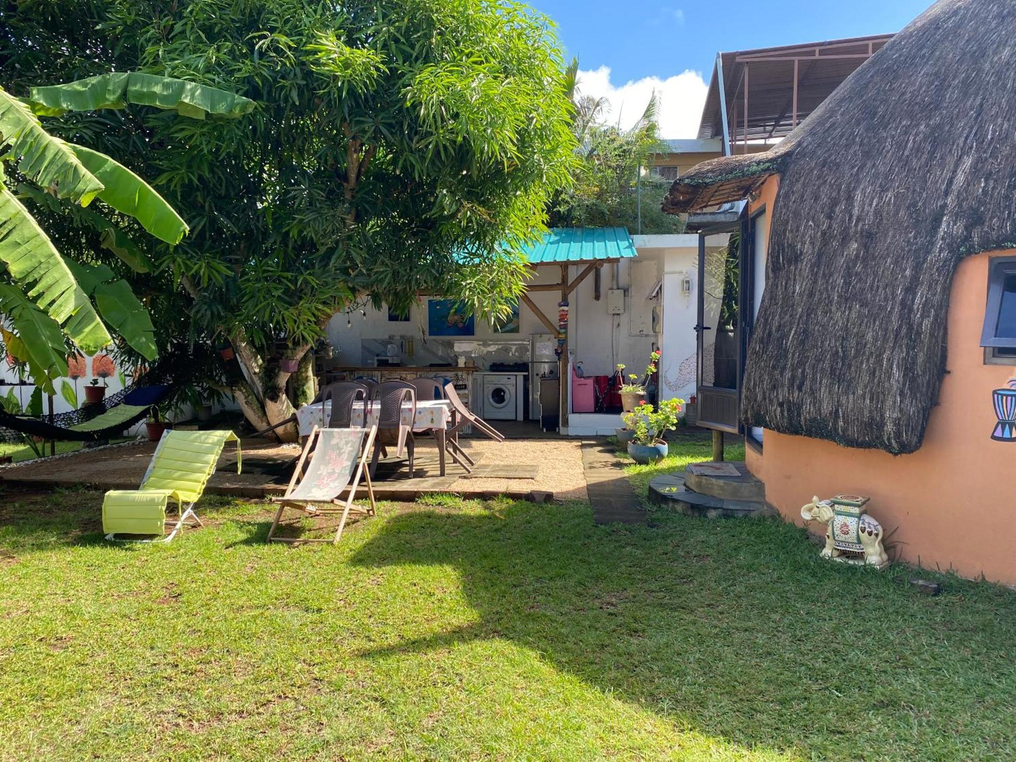Cazhibiscus Bed & Breakfast Trou aux Biches Exterior photo
